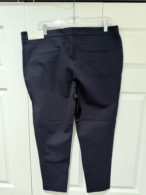 NEVER WORN! Ann Taylor navy Chelsea Pants